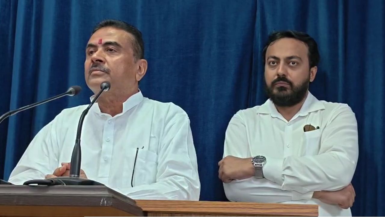 ‘পুরুষদের’ অ্যাকাউন্টে লক্ষ্মীর ভাণ্ডারের টাকা! নবান্নে দাঁড়িয়ে দুর্নীতি ফাঁস করে চরম হুঁশিয়ারি মুখ্যমন্ত্রী শুভেন্দুর