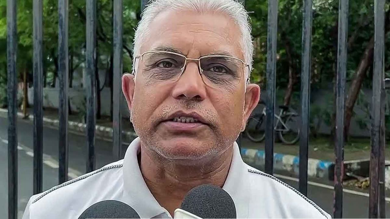 &lsquo;তৃণমূল তো জঙ্গি সংগঠন, ব্যান করা হোক দলটাই!&rsquo; রেজোলিউশন কাণ্ডে এবার মারাত্মক তোপ দিলীপের, টানলেন &lsquo;কান কাটা&rsquo; মাসির গল্প