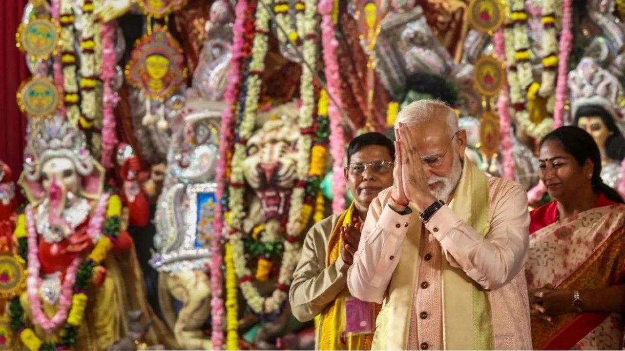 এবারের পুজোয় কলকাতায় মোদী-শাহ-রাজনাথের মেগা এন্ট্রি! মণ্ডপে অঞ্জলি দেবেন প্রধানমন্ত্রী, কাঁপবে তিলোত্তমা?
