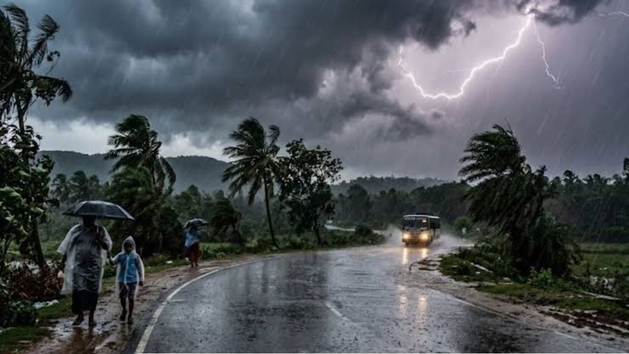তীব্র দাহদাহে জ্বলছে বাংলা, তবে কাউন্টডাউন শুরু! আর মাত্র কয়েক ঘণ্টার অপেক্ষা, কবে ঝেঁপে নামছে স্বস্তির বৃষ্টি?