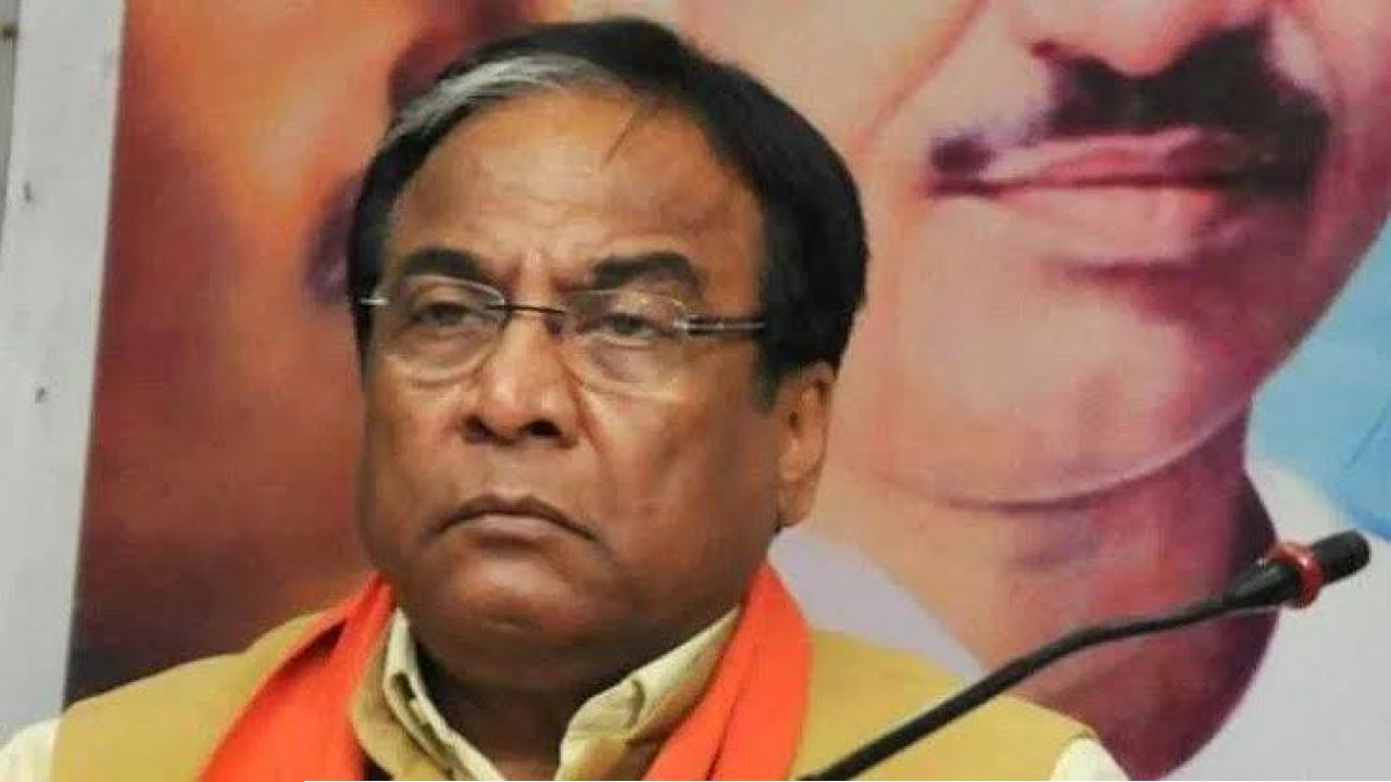 ১৪ বছর ধরে বিধবার বাড়ি দখল, ভাড়া চাইতে গেলেই শ্লীলতাহানি ও হুমকি! রাস্তায় ‘চোর’ স্লোগানের মাঝেই গ্রেফতার তৃণমূল মুখপাত্র জয়প্রকাশ মজুমদার