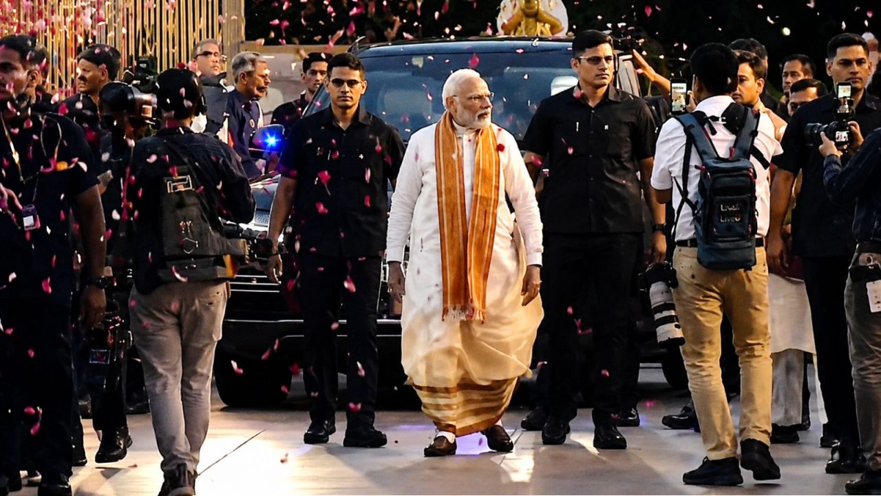 বাঙালির শ্রেষ্ঠ শৈবতীর্থে এবার বেনারসের ছোঁয়া! তারকেশ্বরে আসছেন স্বয়ং মোদী, পশ্চিমবঙ্গ দিবসেই কি মেগা চমক?