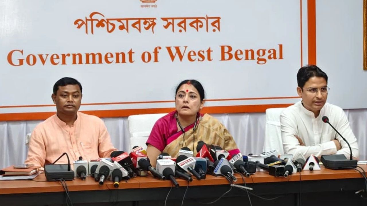 ১ সেপ্টেম্বর থেকে যেখানে সেখানে থুতু বা পানের পিক ফেললেই জরিমানা! নারীপাচার রুখতে মোক্ষম চাল অগ্নিমিত্রার, ফিরহাদকে তীব্র আক্রমণ