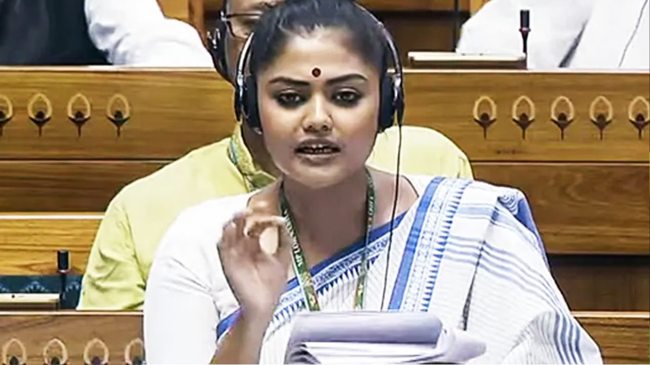 হাওয়াই চটি ছেড়ে এবার কি পদ্মবনে সায়নী? দিল্লির রুদ্ধদ্বার চা-চক্রে শুভেন্দুর পাশে অভিষেকের ‘সেনাপতি’, কাঁপছে ঘাসফুল শিবির