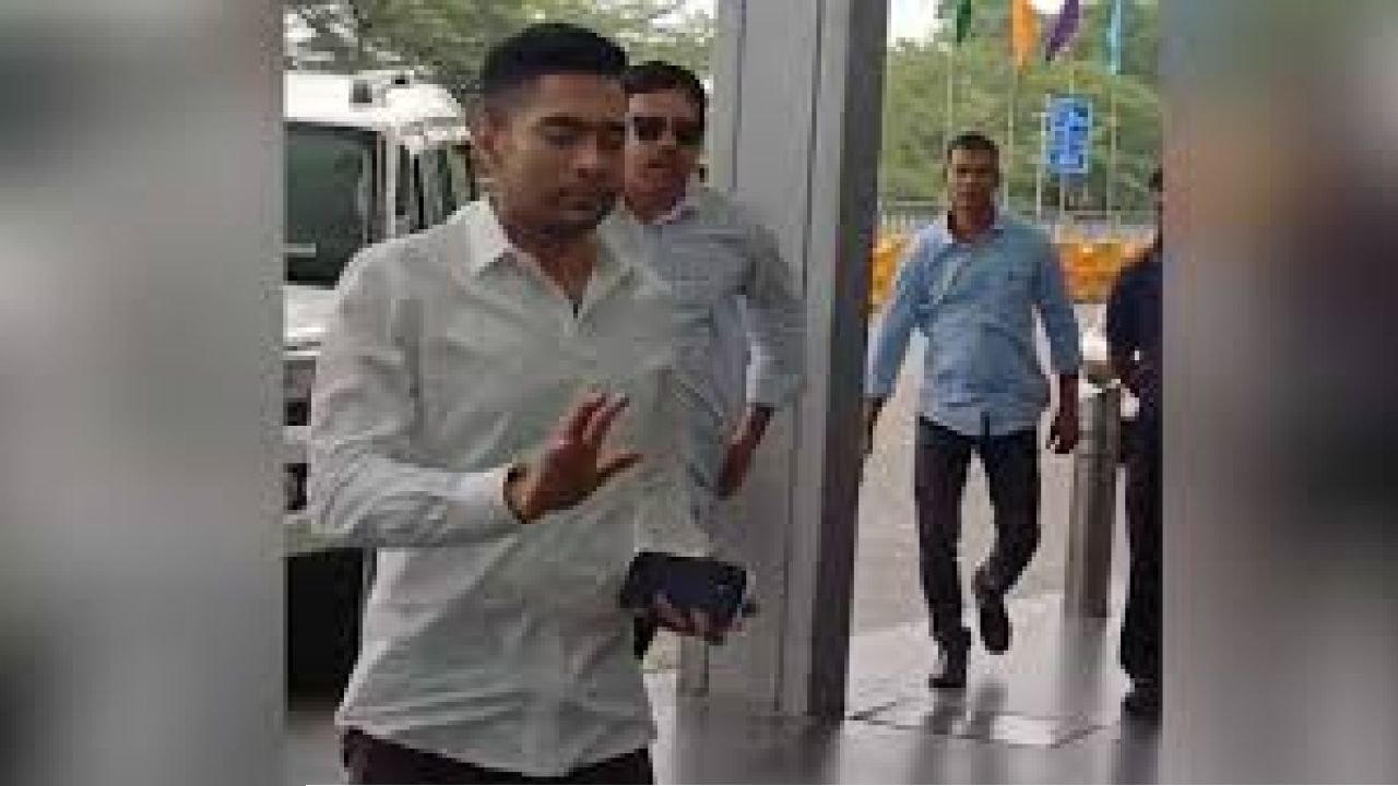 কলকাতা বিমানবন্দর ঘেরাটোপে, নামলেই সোজা শ্রীঘর? সই জাল কাণ্ডে চরম বিপাকে অভিষেক, হাই কোর্টে আজই ভাগ্য নির্ধারণ!