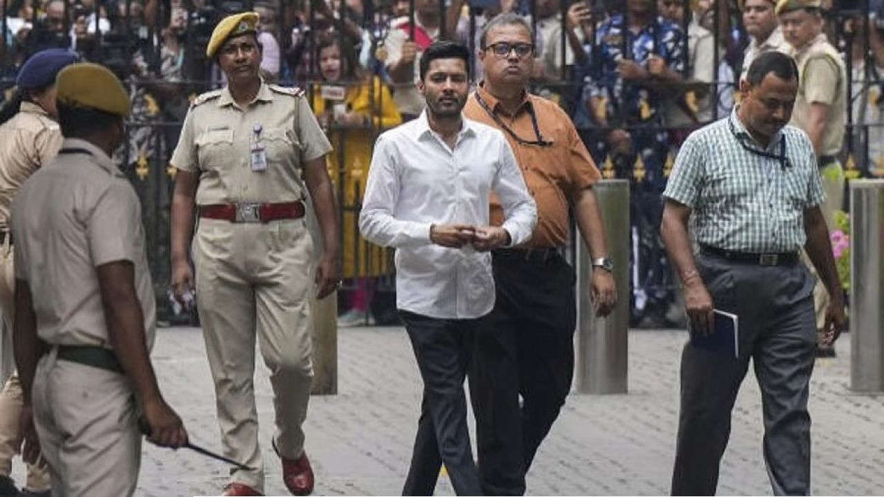 চার দিনে ৩১ ঘণ্টার বেশি জেরা,  মঙ্গলে সাড়ে ৬ ঘণ্টা CID-র প্রশ্নের মুখে অভিষেক