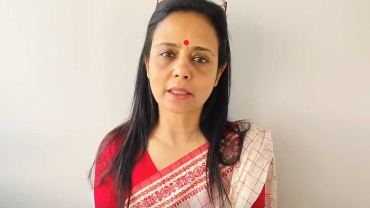 ‘ওমলেট করতে জানি, বোরখা পরে ডিম ছুড়ুন!’ বিতর্কিত মন্তব্য করতেই মহুয়া মৈত্রের বিরুদ্ধে নজিরবিহীন অ্যাকশন!