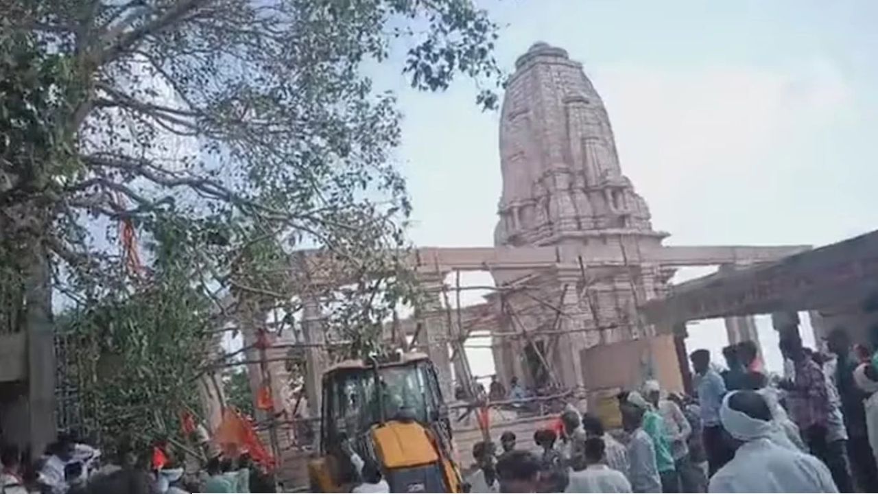 মহারাষ্ট্রে মন্দিরে বড় দুর্ঘটনা, ধ্বংসস্তূপের নিচে বহু ভক্তের আশঙ্কা 