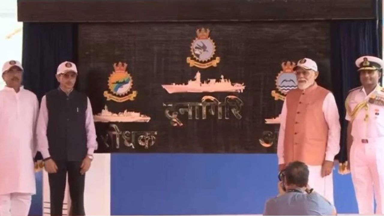 গার্ডেনরিচে মোদীর হুঙ্কার! নৌসেনার হাতে ‘ত্রিশূল’ তুলে দিয়ে প্রধানমন্ত্রী বললেন, ‘এই তো সবে শুরু’