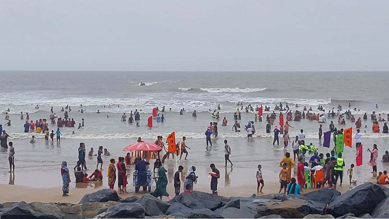 ‘ওরা আমার রাস্তা আটকেছে, বাঁচাও!’ সহকর্মীদের ফোনে আকুতি, দিঘার হোটেলকর্মীর রহস্যমৃত্যুতে ঘনীভূত রহস্য