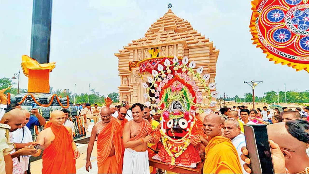 ১০৮ কলস জলে মহাস্নান সম্পন্ন, শঙ্খধ্বনি-মন্ত্রোচ্চারণে মুখর দিঘার জগন্নাথ মন্দির