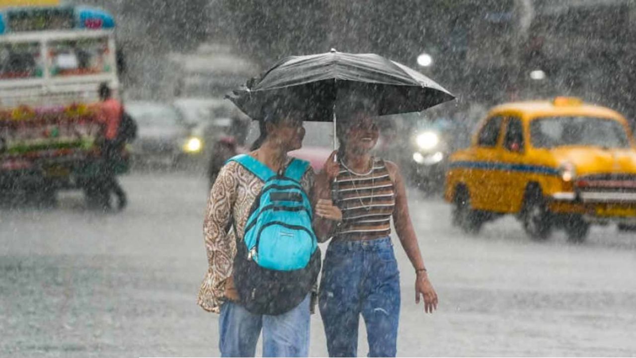দক্ষিণবঙ্গে কালবৈশাখীর তাণ্ডব, সঙ্গে ভারী বর্ষণের দুর্যোগ! তবে কি এবার স্বস্তি মিলবে উত্তরে?