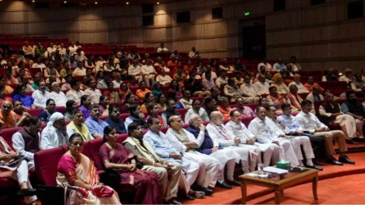 এনডিএ-তে ‘গ্র্যান্ড ওয়েলকাম’! মোদী-শাহর পাশে প্রথম সারিতে কাকলি, দিল্লিতে বিরাট রদবদল