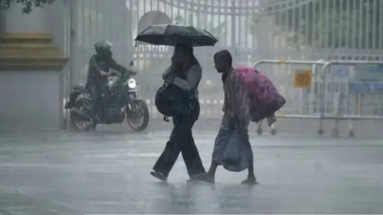 সমুদ্র উত্তাল, ২০০ কিমি বেগে ধেয়ে আসছে বৃষ্টি? রবিবারের আগে ঘরবন্দি হওয়ার বার্তা, তুমুল দুর্যোগের অ্যালার্ট বাংলায়!