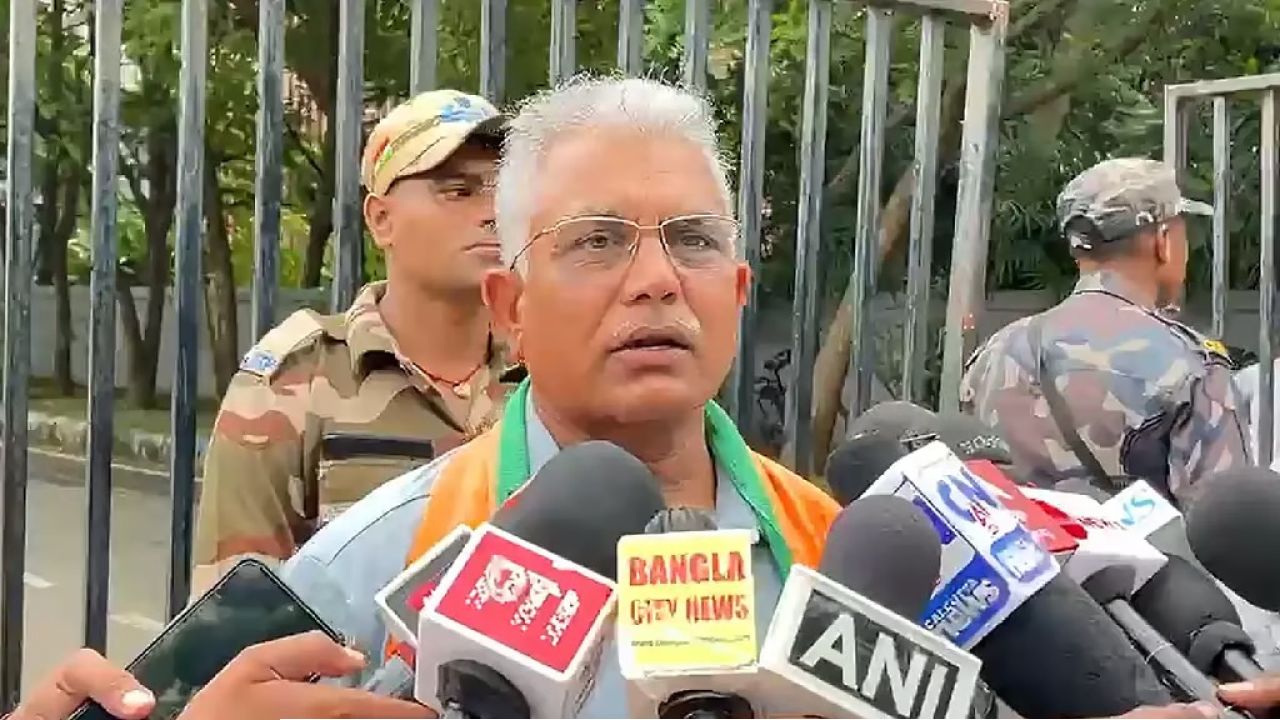 পার্টি অফিসে ‘তালা যুদ্ধ’, তৃণমূলকে আর্জেন্টিনার সঙ্গে তুলনা করে কটাক্ষ দিলীপের 