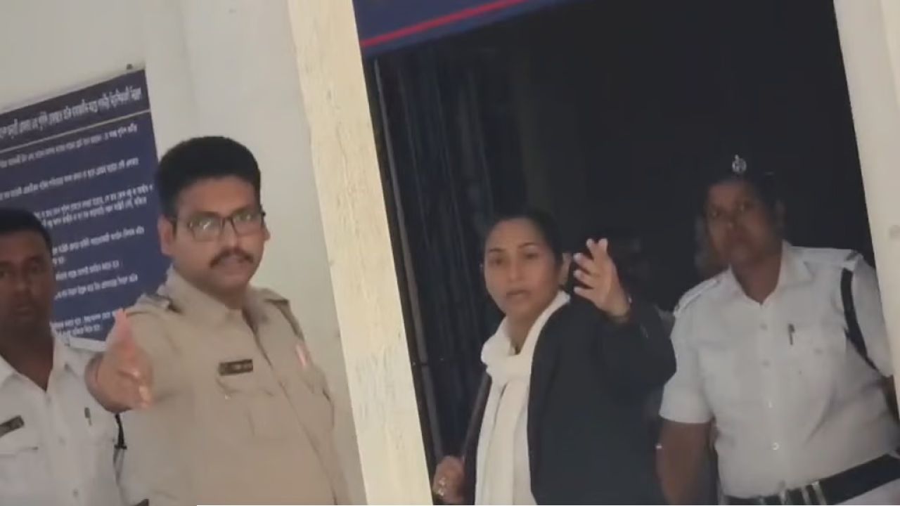  স্বস্তি অপরূপা পোদ্দারের! আগাম জামিন মঞ্জুর, ৩০ সেপ্টেম্বর বিশেষ আদালতে হাজিরার নির্দেশ 