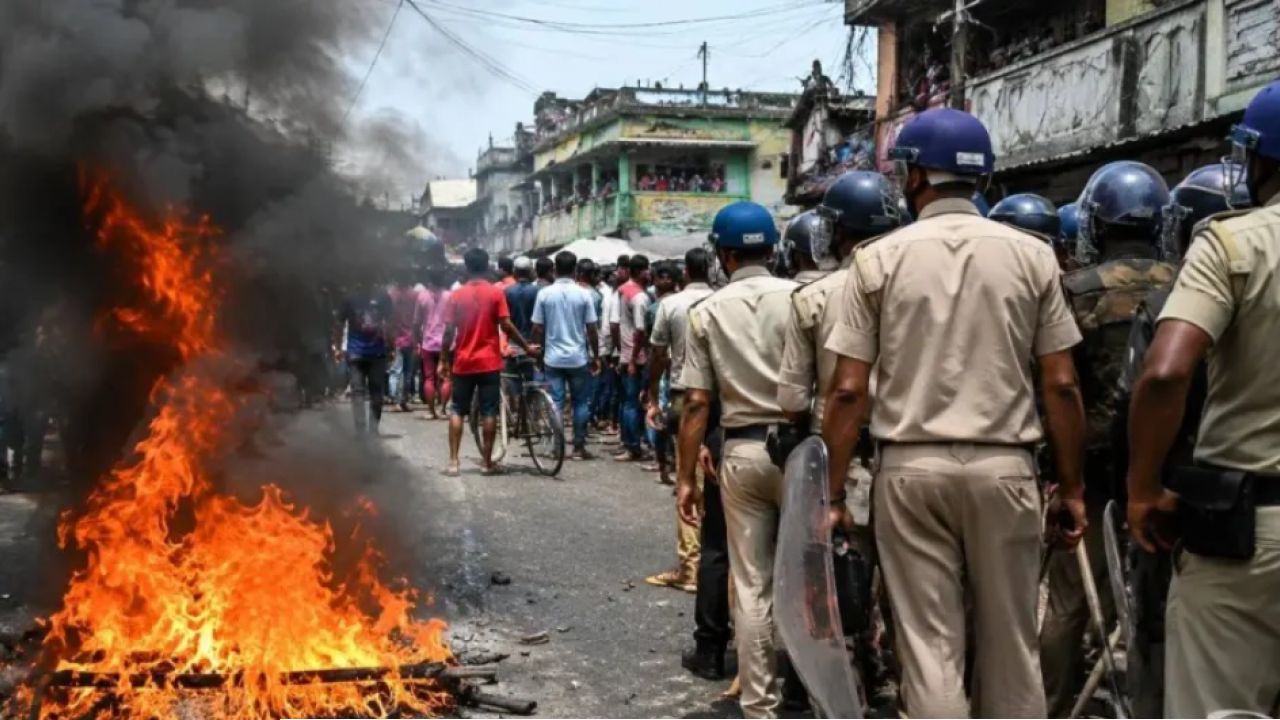 নাবালিকা খুন ও গণপিটুনিতে রণক্ষেত্র বারুইপুর! পরিস্থিতি নিয়ন্ত্রণে ৩ থানা এলাকায় জারি ১৬৩ ধারা