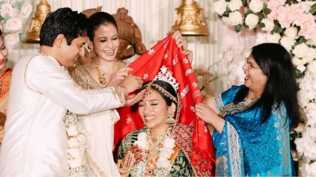 আমেরিকায় কোয়েলের পরনে শাড়ি-ভারী গয়না! শুটিং নয়, ওপারে গিয়ে নিজেই ফাঁস করলেন আসল রহস্য