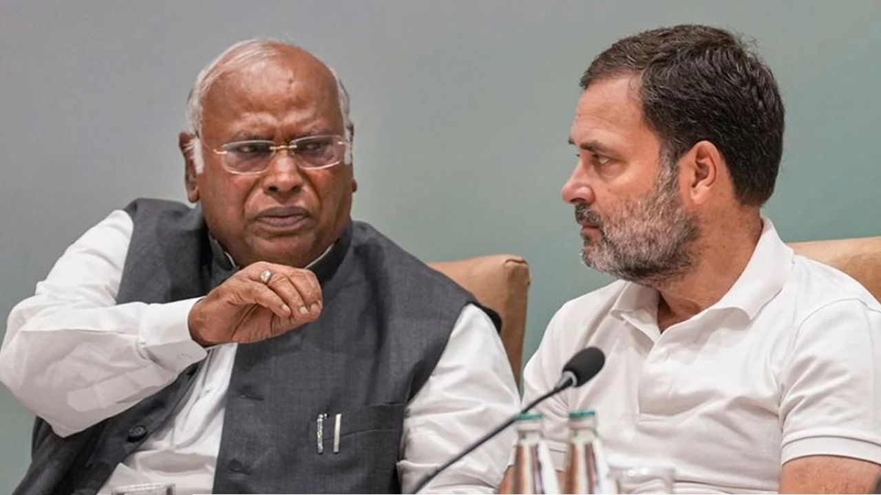 কংগ্রেস ভেঙে নতুন দল! ‘১০০ কোটির খেলা’র বিস্ফোরক অভিযোগে তোলপাড় দেশ