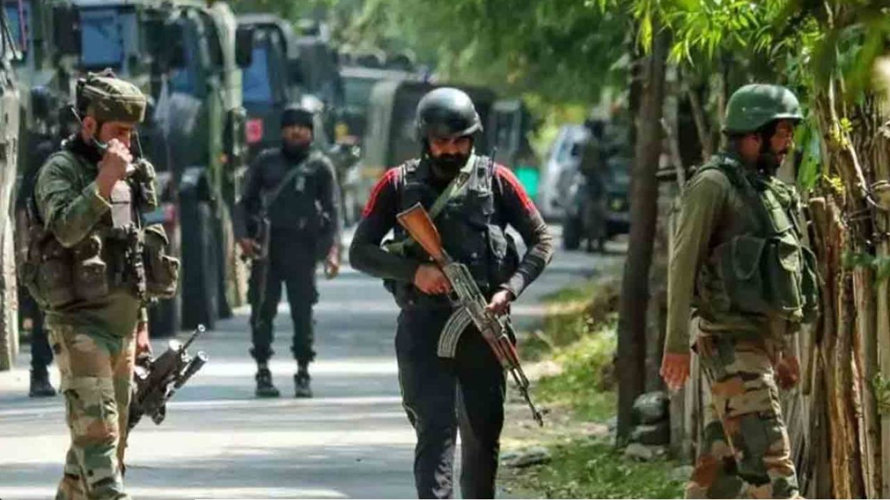৪ দিনের রুদ্ধশ্বাস তল্লাশি, কাশ্মীরে সেনার এনকাউন্টারে খতম লশকরের 'মোস্ট ওয়ান্টেড' শীর্ষ জঙ্গিনেতা!
