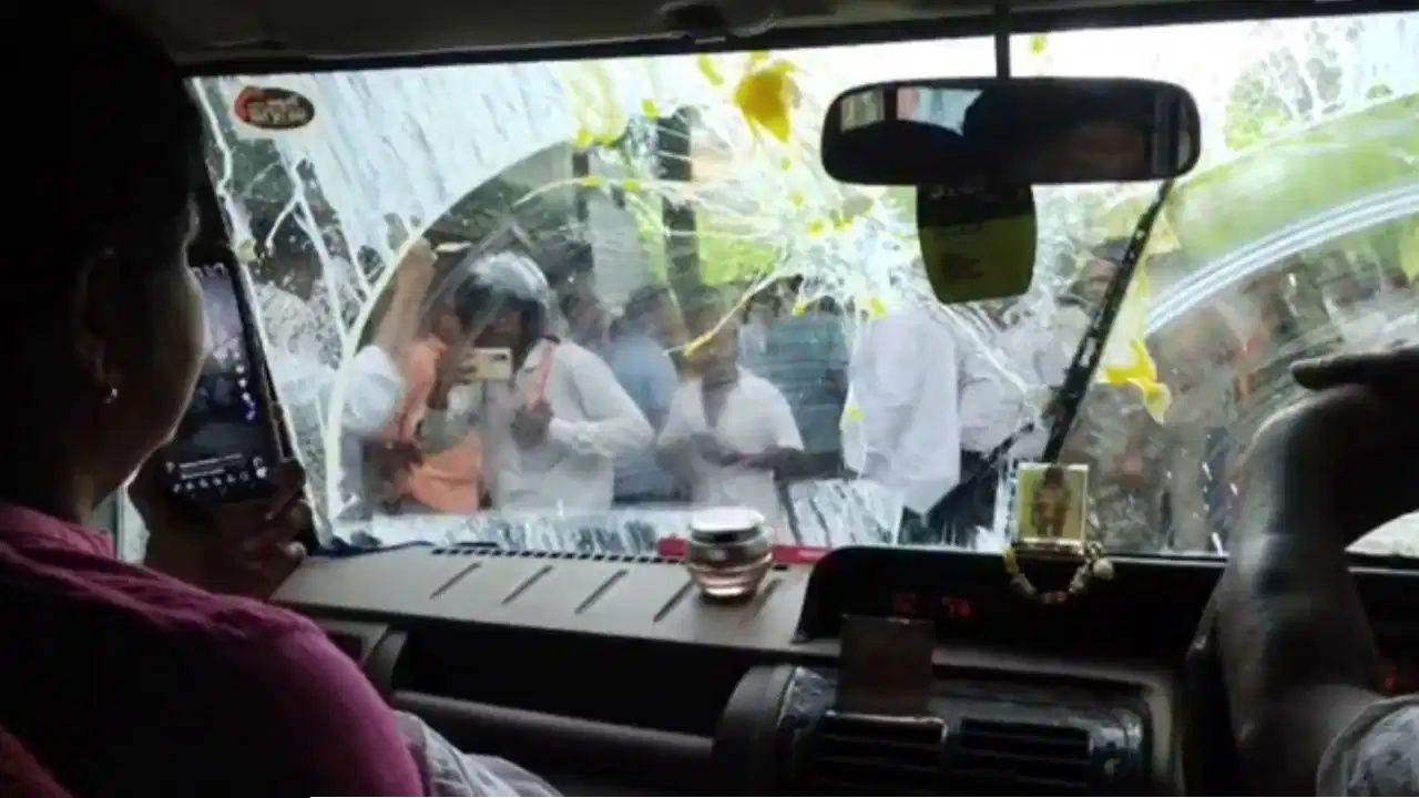গাড়িতে একের পর এক ডিমবর্ষণ! শীতলকুচির ঘটনায় এবার সটান হাইকোর্টে মীনাক্ষী মুখোপাধ্যায়
