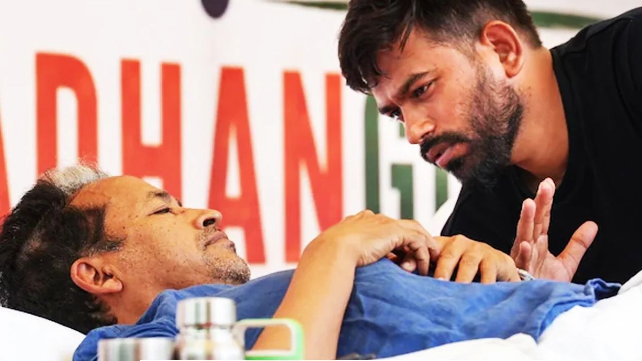 অনশন মঞ্চে সোনম, পাশে বসে পকোড়া-নুডলস চিবোচ্ছেন দলনেতা! চরম বিতর্কের মাঝে খোলসা করলেন আসল সত্যি