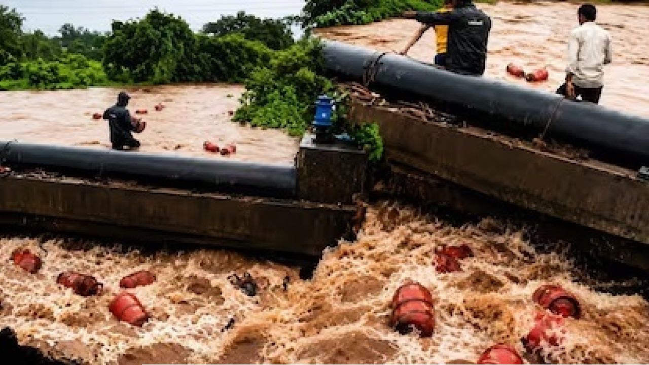 নদীতে ভাসছে হাজার হাজার এলপিজি সিলিন্ডার! যুদ্ধের বাজারে দেশজুড়ে চরম গ্যাস সংকটের বড়সড় আশঙ্কা