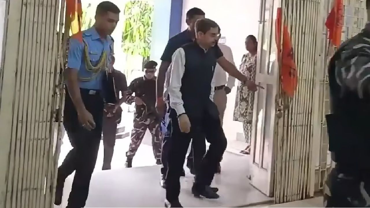  সমাবর্তনের অপেক্ষার অবসান? উত্তরবঙ্গে ২০ উপাচার্যের সঙ্গে বৈঠকে রাজ্যপাল 