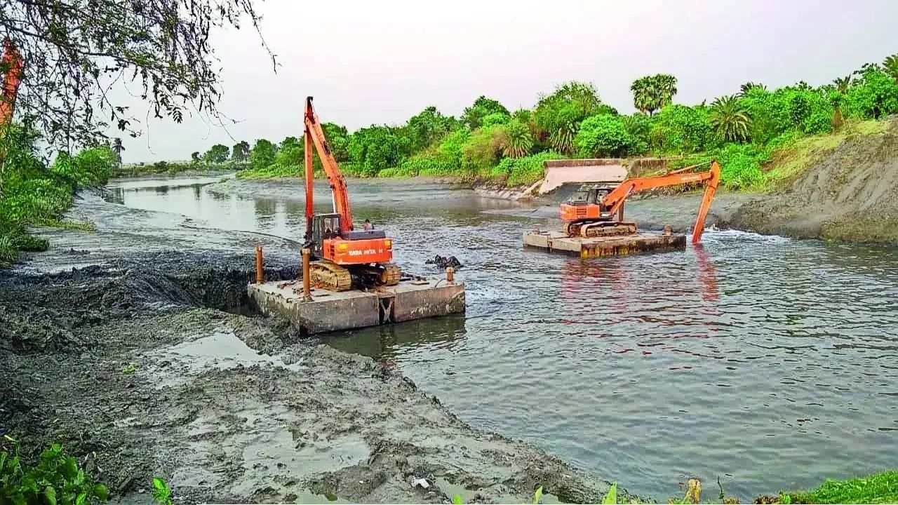 চাকরি হারিয়ে চরম অবসাদ! কেষ্টপুরের খালে ঝাঁপ দিয়ে নিখোঁজ সফটওয়্যার ইঞ্জিনিয়ার