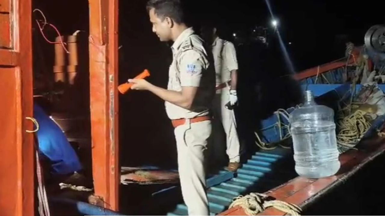  সমুদ্র থেকে ফিরল না ‘মা কালী’! ট্রলারে মিলল আরও ৪ দেহ, শোকের ছায়া মৎস্যজীবী মহলে 
