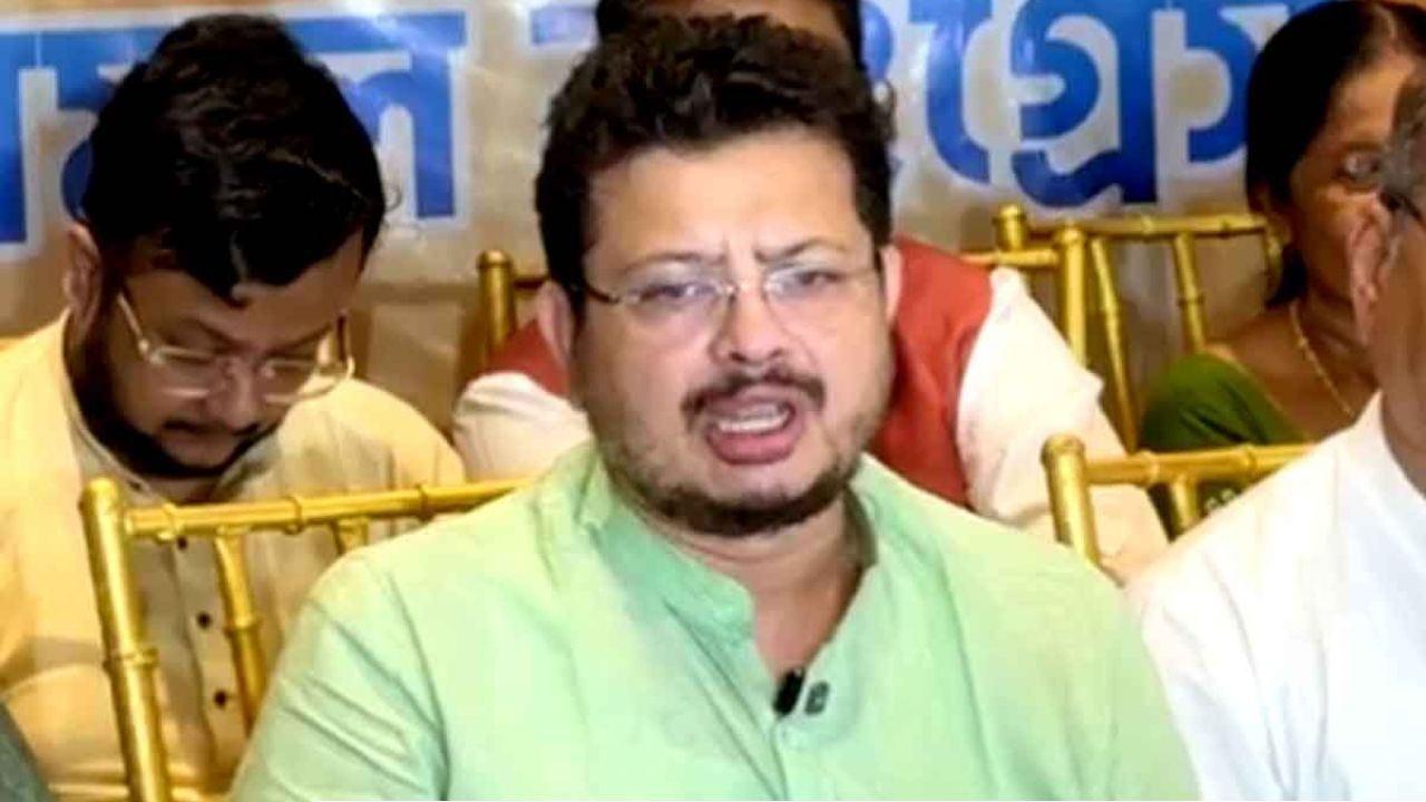 একুশের মঞ্চে আর সেলেব্রিটির ভিড় নয়! শহিদ পরিবারকে সামনে রেখেই নতুন বার্তা ঋতব্রত শিবিরের