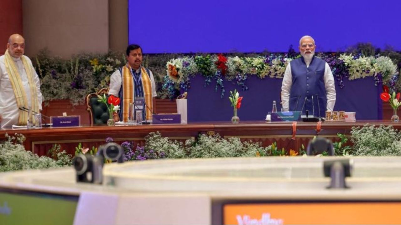গভীর রাতে মোদীর বাড়িতে শাহ ও নীতীন নবীন! কোন বড় সিদ্ধান্তে কাঁপতে চলেছে দেশ?