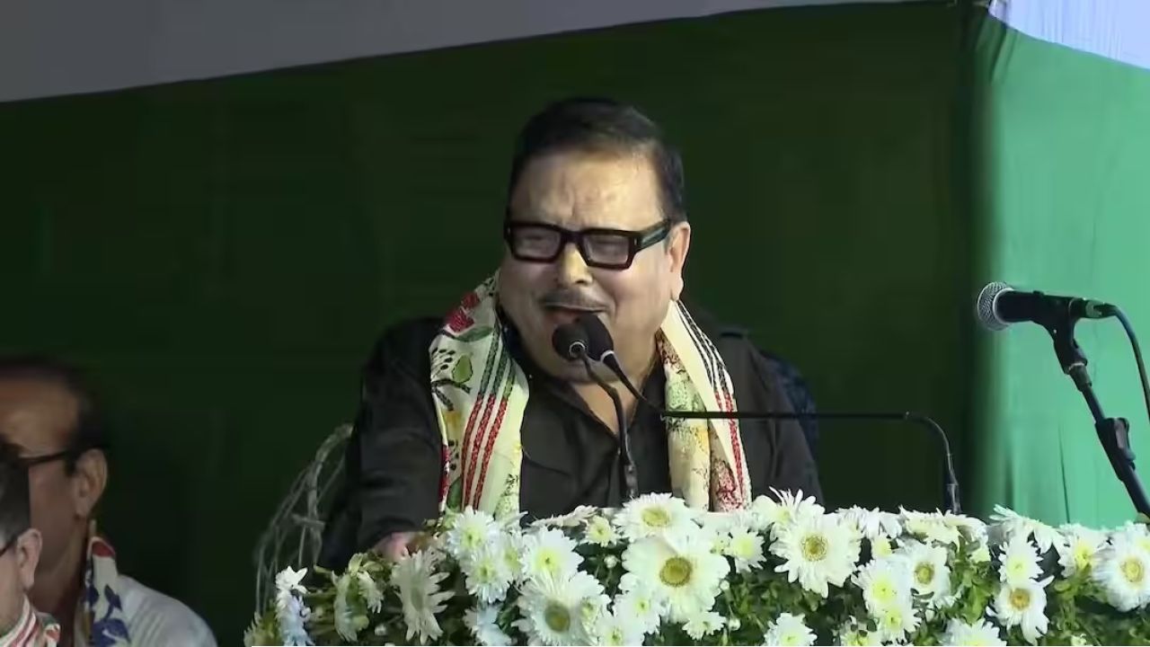‘ক্ষমতা থাকলে স্বীকার কর...!’ ২১ জুলাইয়ের মঞ্চ থেকেই অভিষেককে আলটিমেটাম মদনের!