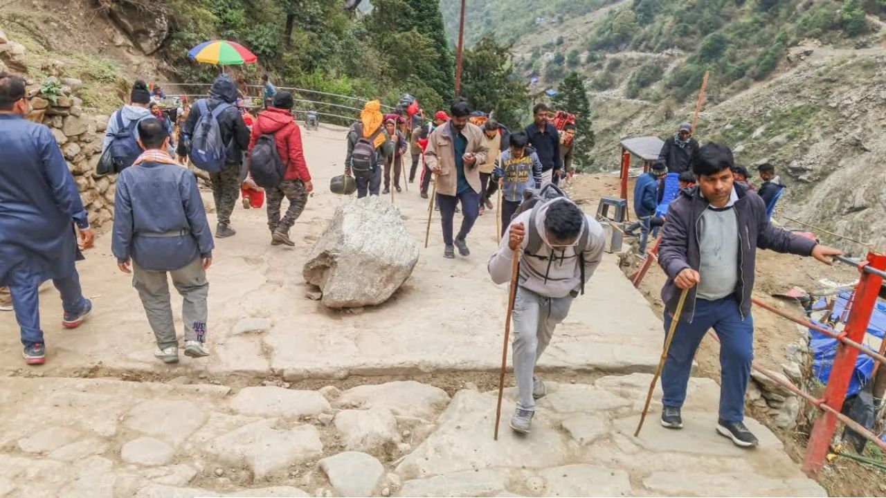 উত্তরাখণ্ডে ধস! গৌরীকুণ্ডে ভয়াবহ বিপর্যয়, প্রাণ বাঁচাতে সাময়িকভাবে বন্ধ কেদারনাথ যাত্রা
