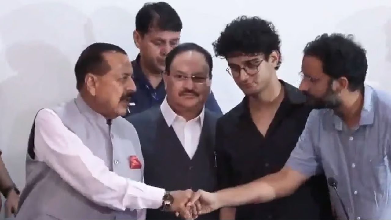  বিক্ষোভকারীদের বিরুদ্ধে পদক্ষেপ হবে না, ক্ষতিপূরণের প্রতিশ্রুতিও কেন্দ্রের; যন্তর মন্তরের ধর্না প্রত্যাহার 