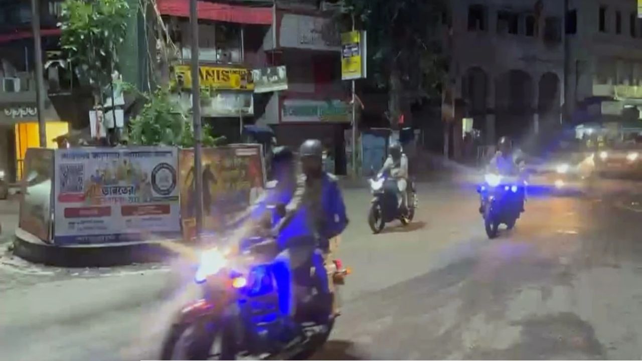 রাত নামলেই বাজছে সাইরেন! ঝাড়গ্রামে পুলিশের ‘সাইরেন মোবাইল’, কাঁপছে সমাজবিরোধীরা