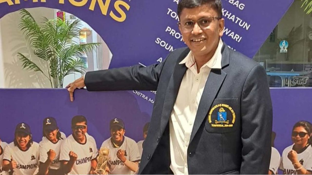 মেট্রোয় মহিলা সহযাত্রীর সাথে অসভ্যতামি! প্রাক্তন বঙ্গ ক্রিকেট কোচের এমন কীর্তিতে তোলপাড় রাজ্য