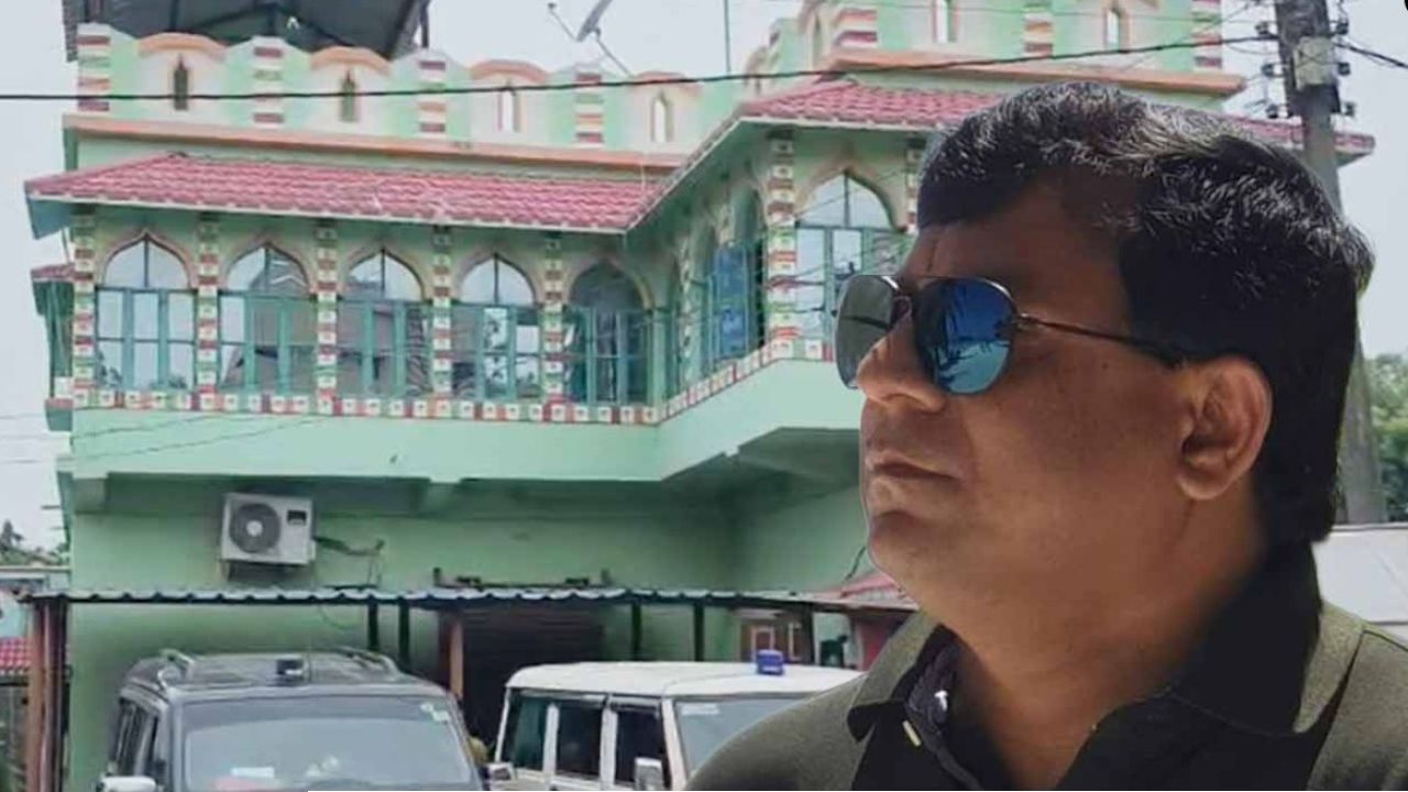 টুলুর ঘনিষ্ঠ ৩ জনকে আটক করল পুলিশ! শান্তিনিকেতনে মধ্যরাতে তুলকালাম অভিযান