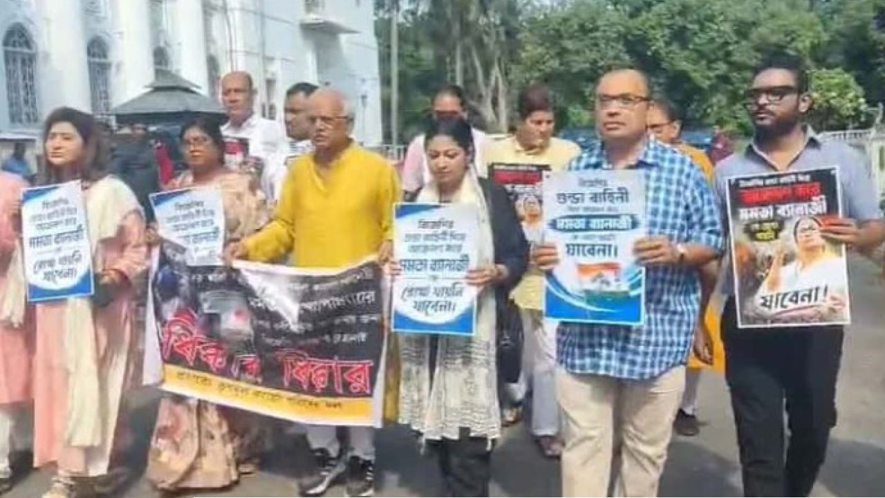 মমতার ওপর হামলার প্রতিবাদে কালীঘাটের বিক্ষোভে নামল ঋত-শিবিরের ৩ বিধায়ক