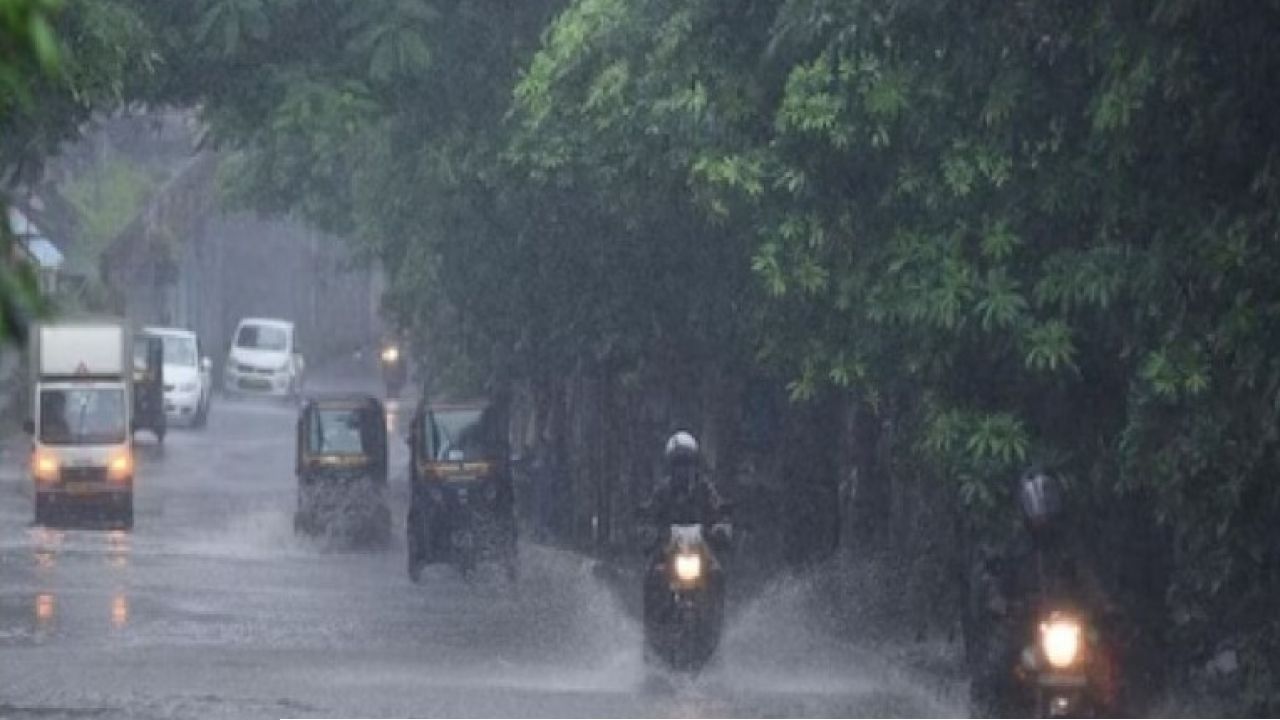 লাল সতর্কতা দক্ষিণবঙ্গের দুই জেলায়, ভারী বৃষ্টি সপ্তাহ জুড়ে