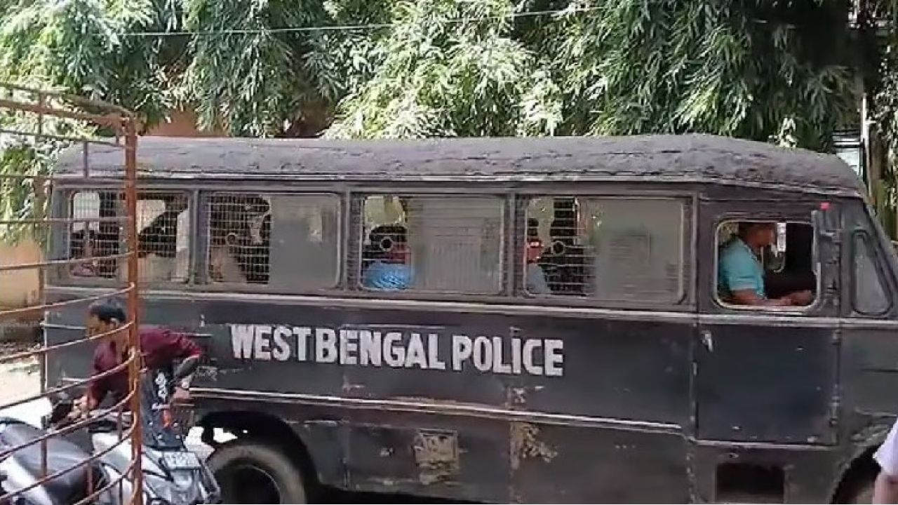 নদিয়ায় কংগ্রেস নেতা ও ছেলেকে খুনে পুলিশের জালে তৃণমূলের পঞ্চায়েত প্রধান! জেল থেকেই হত্যাকাণ্ডের ছক?