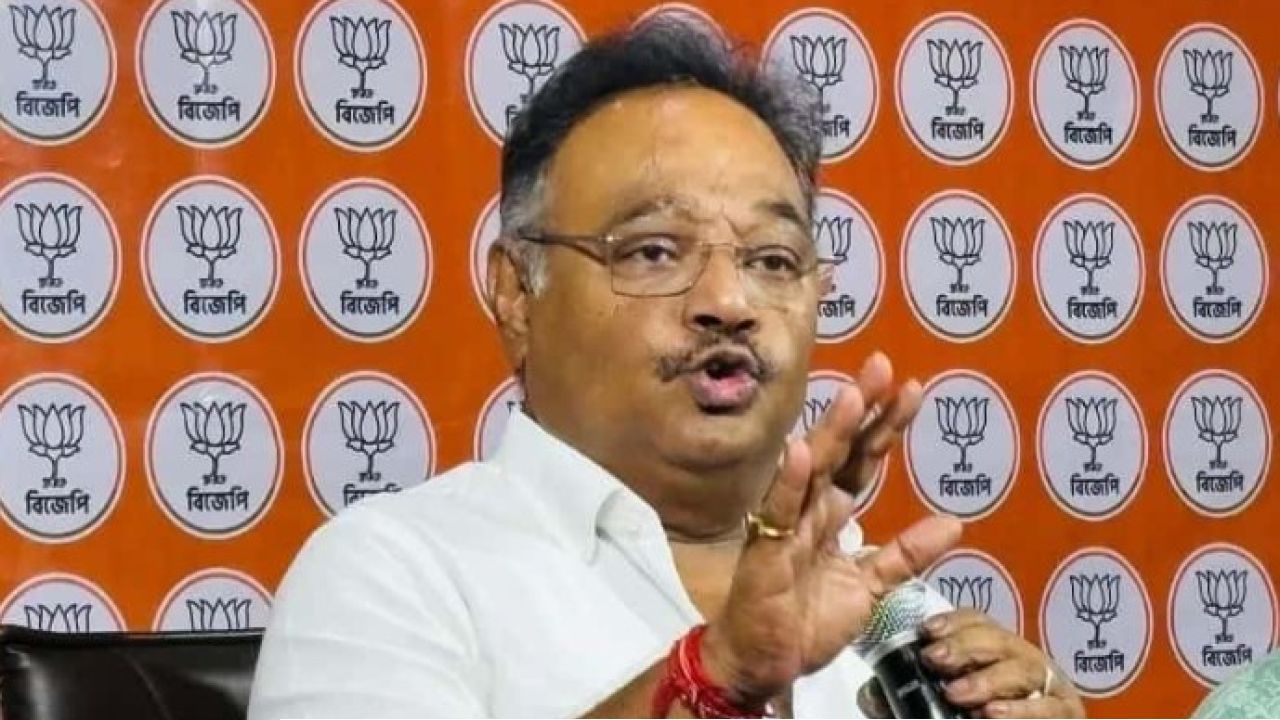 অনুমোদন সত্ত্বেও মেলেনি অন্নপূর্ণা যোজনার ৩ হাজার টাকা? ক্ষোভের মুখে 'অন্তর্ঘাত'-এর বিস্ফোরক ইঙ্গিত শমীকের!
