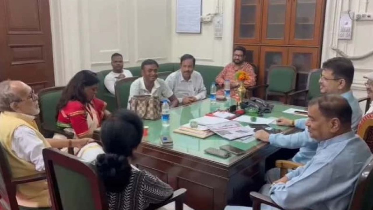 বিধানসভায় বিরোধী দলনেতার ঘরে খোদ ভাঙড়ের ‘তাজা’ নেতা আরাবুল! আবার কী তৃণমূলেই যোগদান?