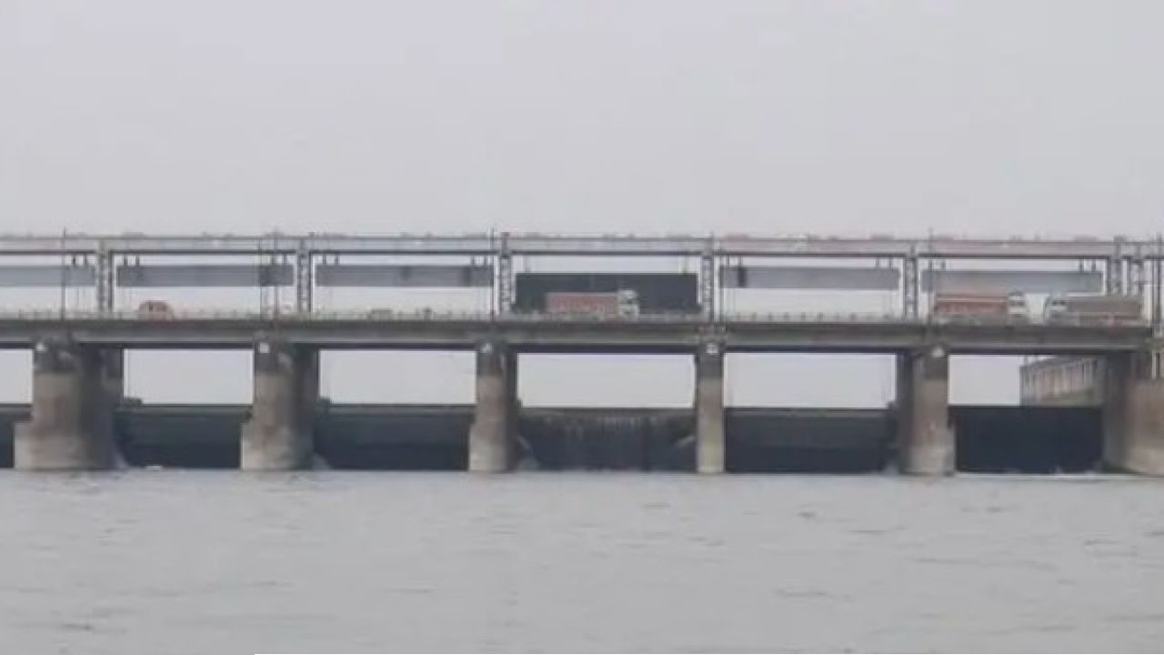 গঙ্গার জল বাড়তেই বন্যা পরিস্থিতি! বিহারকে বাঁচাতে ফরাক্কার সব গেট খোলার চরম আর্জি বিহারের মুখ্যমন্ত্রীর! কী পদক্ষেপ নেবে বাংলা?