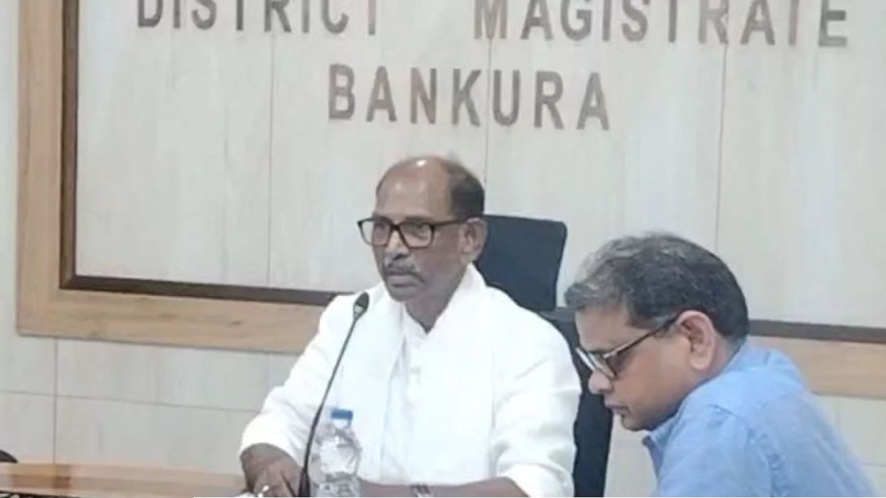 ২৪২ টাকার ইউরিয়া সাড়ে তিনশোয় বিকোচ্ছে কেন? কৃষকদের ক্ষোভ দেখে মেজাজ হারালেন মন্ত্রী, চাইলেন সারের কড়া হিসাব!