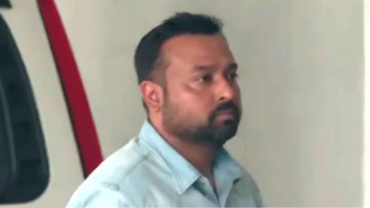 সুমিতের ‘লুকোচুরি’ শেষ? হঠাৎ ভবানী ভবনে হাজির অভিষেকের আপ্তসহায়ক, নেপথ্যে কী?