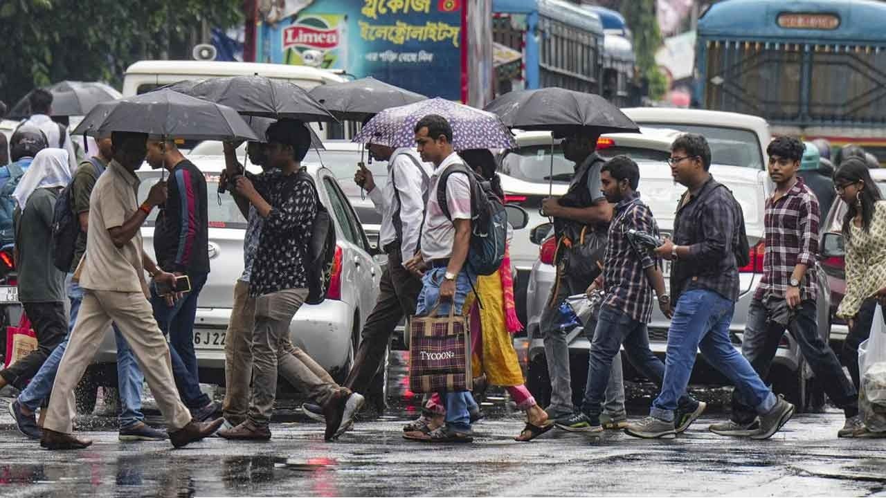  বঙ্গোপসাগরে ফের নিম্নচাপের ভ্রুকুটি! সপ্তাহান্তেই বাড়বে বৃষ্টি, কোন কোন জেলায় সতর্কতা? 