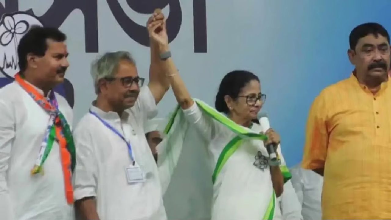  ‘শেষ ক’দিন প্রচণ্ড মানসিক চাপে ছিলেন, রাজনৈতিক শত্রুতার চরম মূল্য দিতে হলো আশিসদাকে!’ বিস্ফোরক দাবিতে কার দিকে আঙুল মমতার?