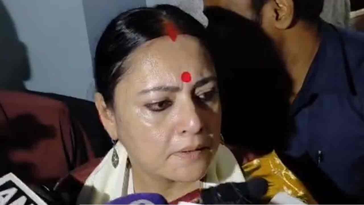 অন্নপূর্ণার টাকা কোথায়? বৈঠক ছেড়ে ‘বঞ্চিত’ মহিলাদের কাছে অগ্নিমিত্রা 