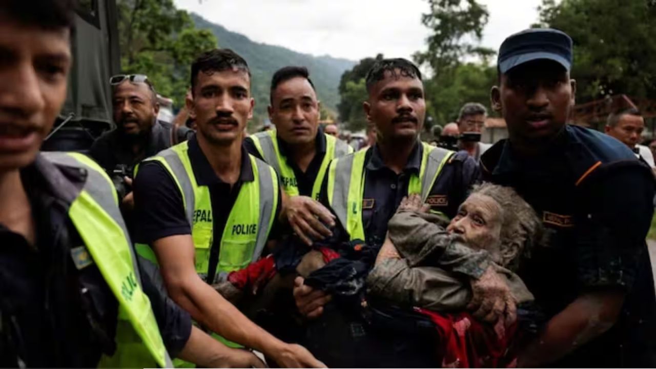 হড়পা বানে ধ্বংসের মুখে নেপাল, মৃতের সংখ্যা বেড়ে ১৬২, এখনও নিখোঁজ ১৩৩ ভারতীয়